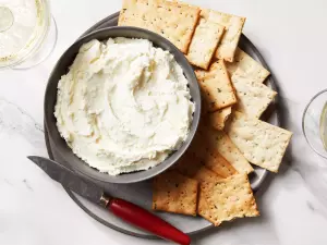 Seared Beef, Red Pepper & Goat Cheese Crackers