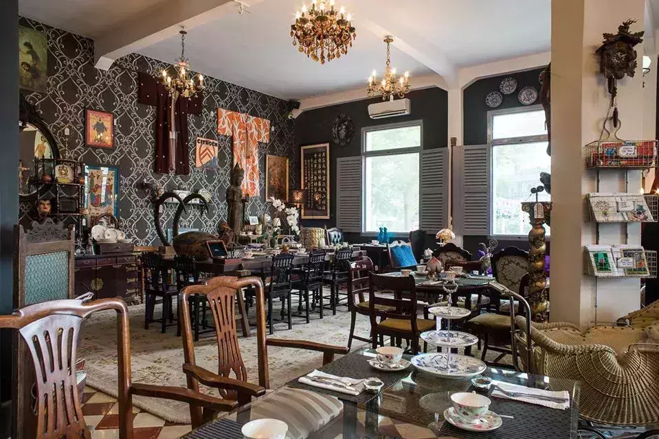 villa royal historical unique cafe