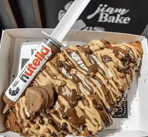 Daily Drool #6: Loaded Waffles With A Nutella Syringe