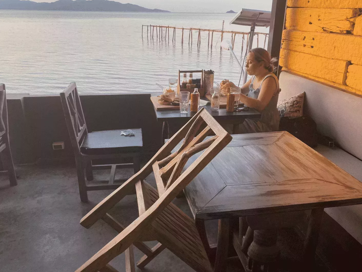 Restaurants With Social Distancing eating out
