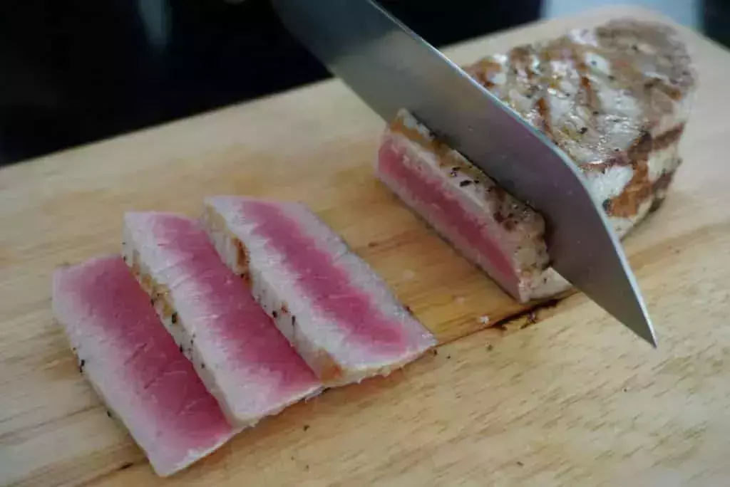 Tuna With Chinese Kale steak