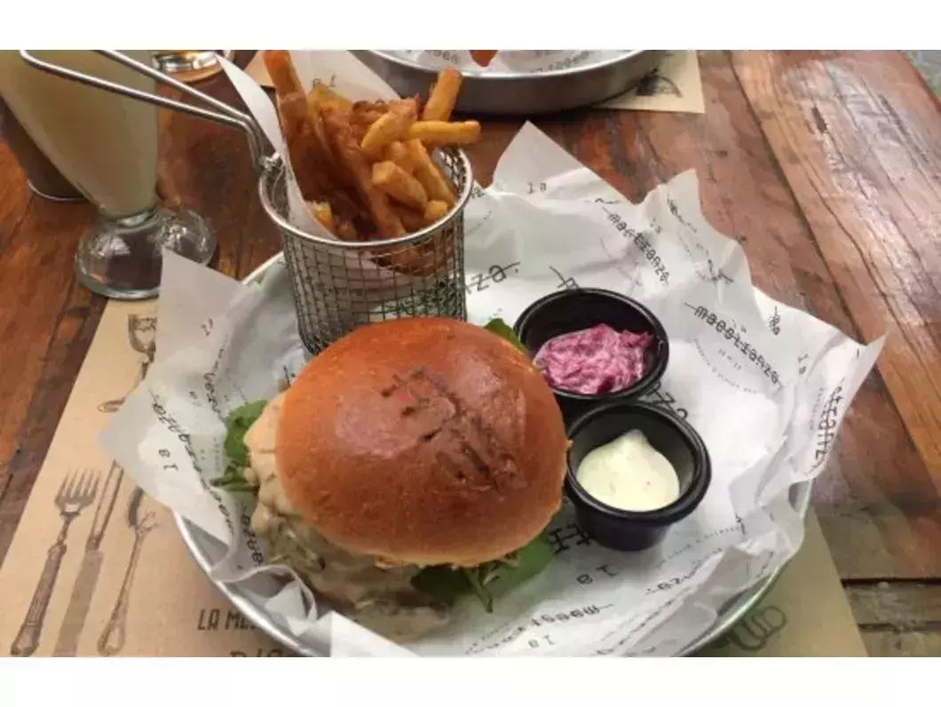 17th. La Maestranza Sandwich & Burger Bar – Región Metropolitana, Chile