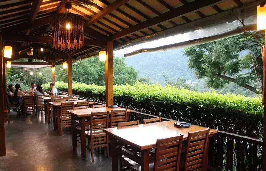 13. Taiwanese Jasmine Tea at Yao Yue Teahouse