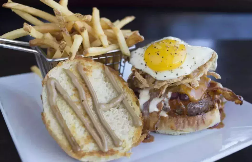 3. Nob Hill Bar & Grill