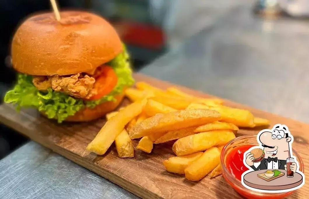2. Green Parrot Bar &amp;amp;amp;amp; Grill