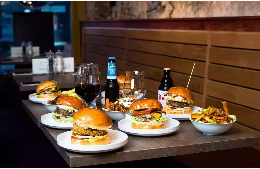 2. Burger Bistro