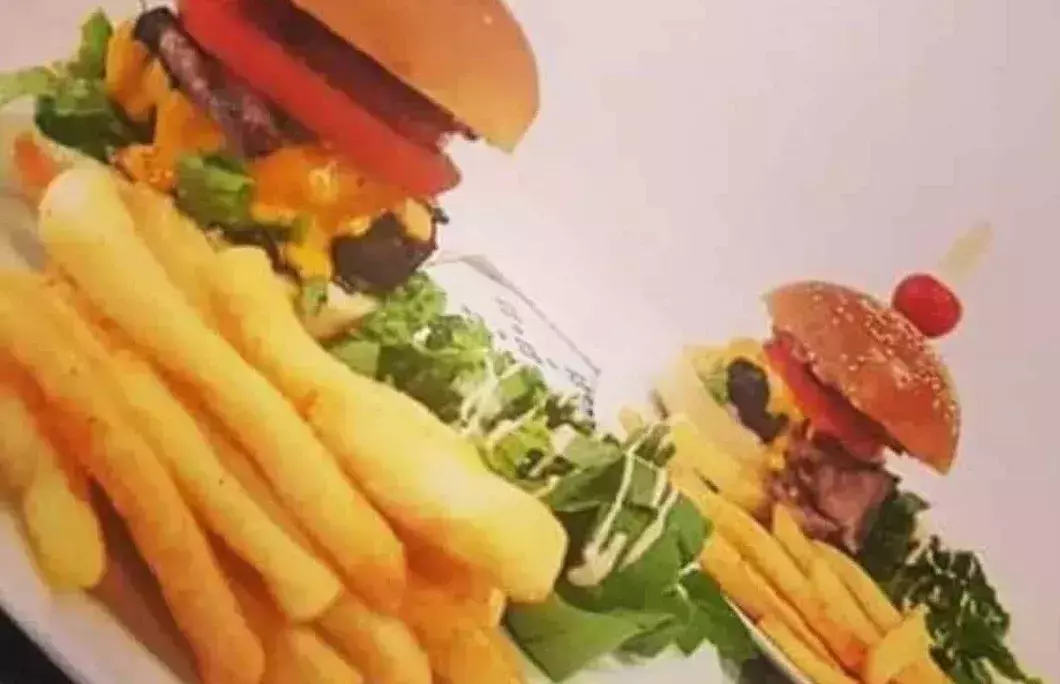 1. Juicy Burger