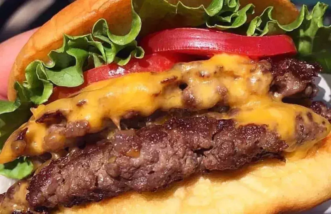 4. Easy Street Diner – Mermaid Beach