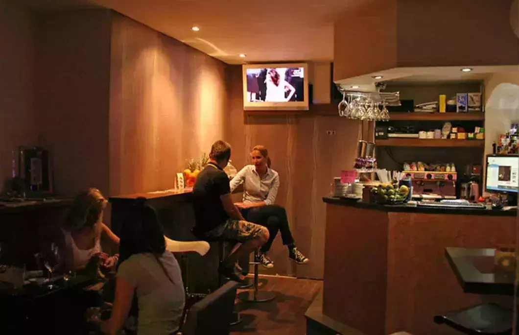 2. Glam Cafe