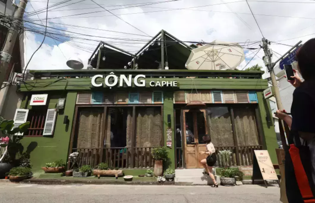 6. Cong Caphe