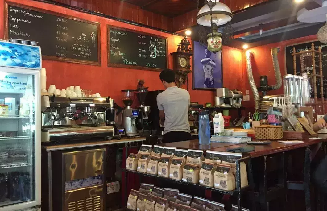 6. Mia Coffee