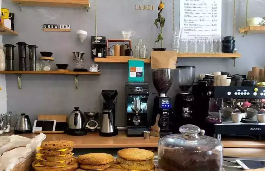 1. Mia Coffee Shop