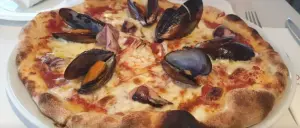 The 7 Best Pizzas In Santorini