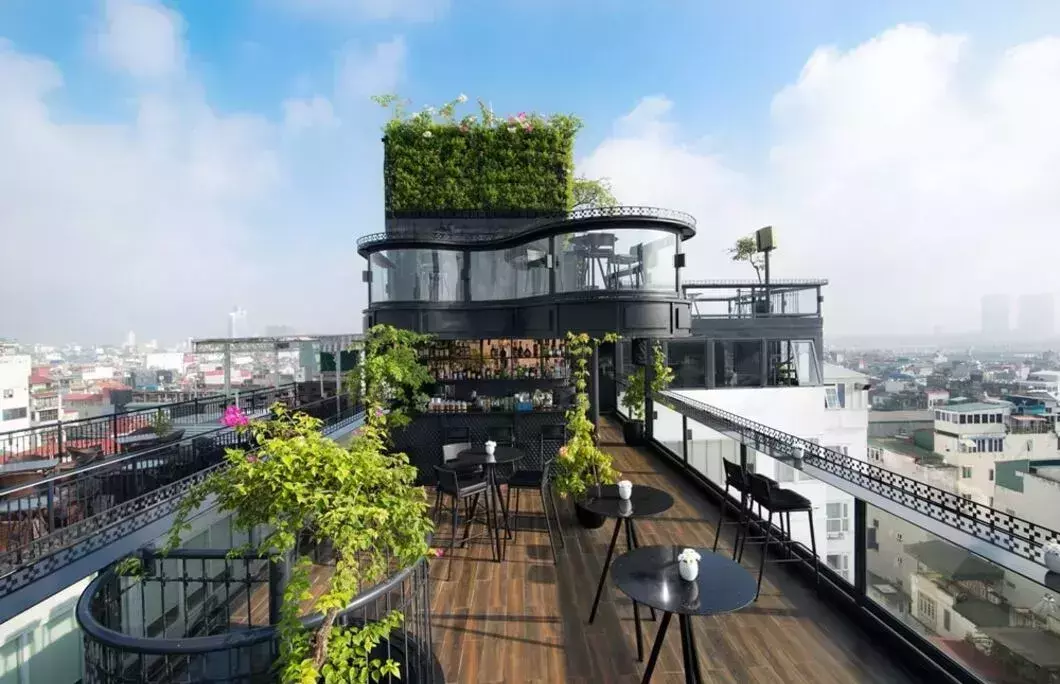 7. Diamond Sky Bar