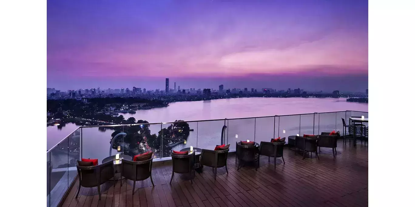 6. Summit Lounge at Pan Pacific