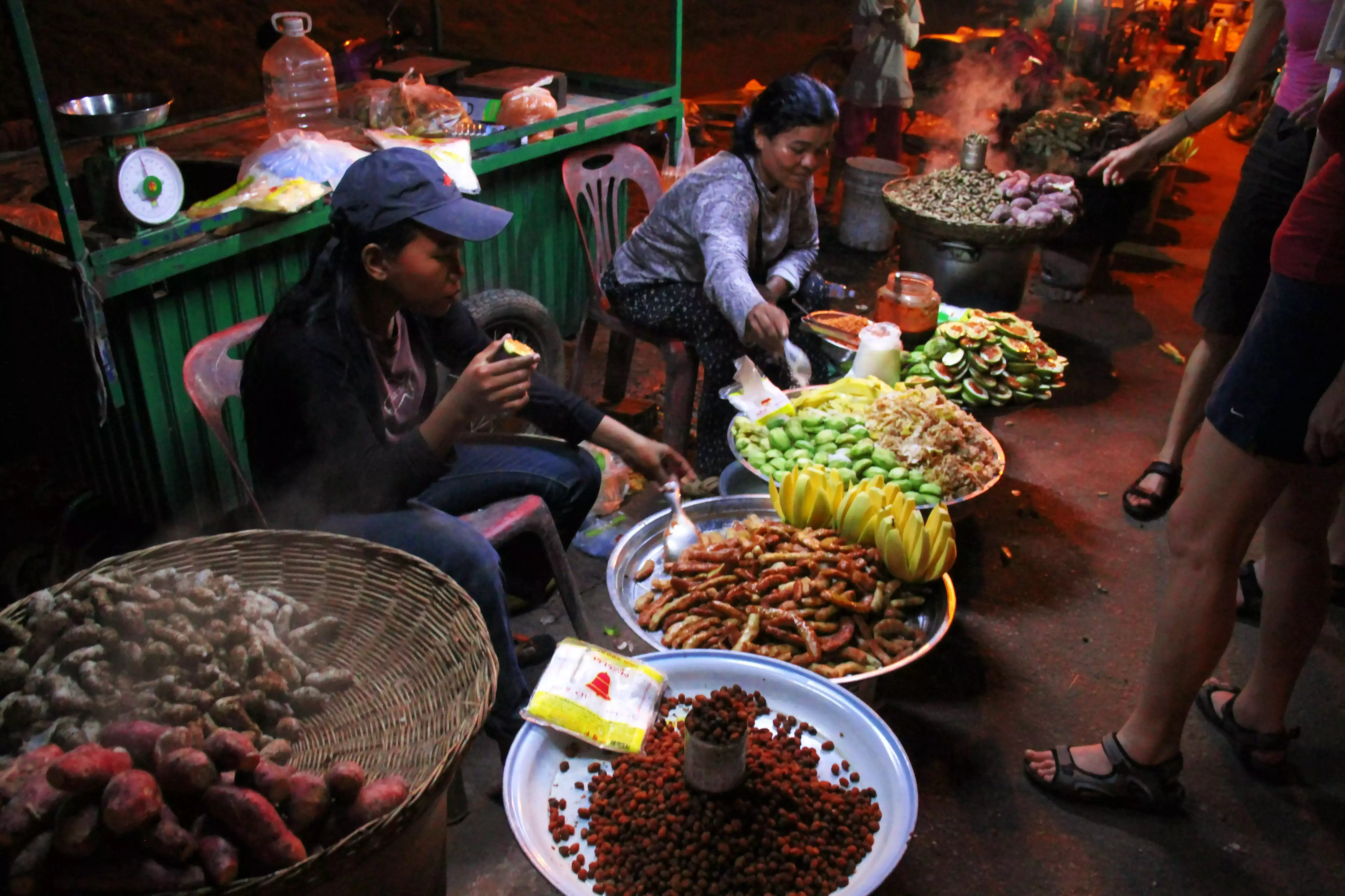 Traditional Malaysian offerings and more prepared by skilled vendors.