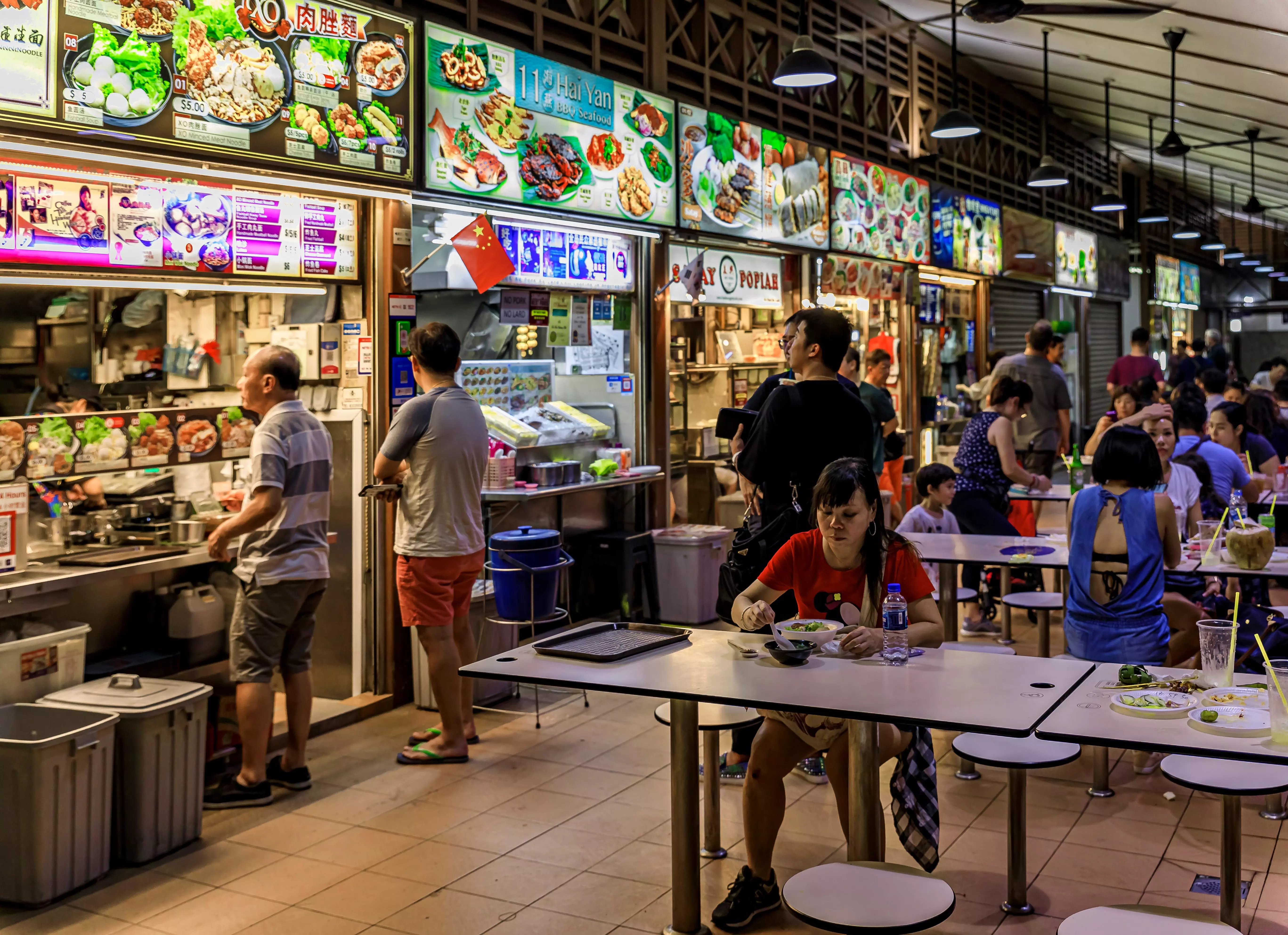 A traditional Singaporean hawker centre, perfect for sampling authentic street food in Singapore.