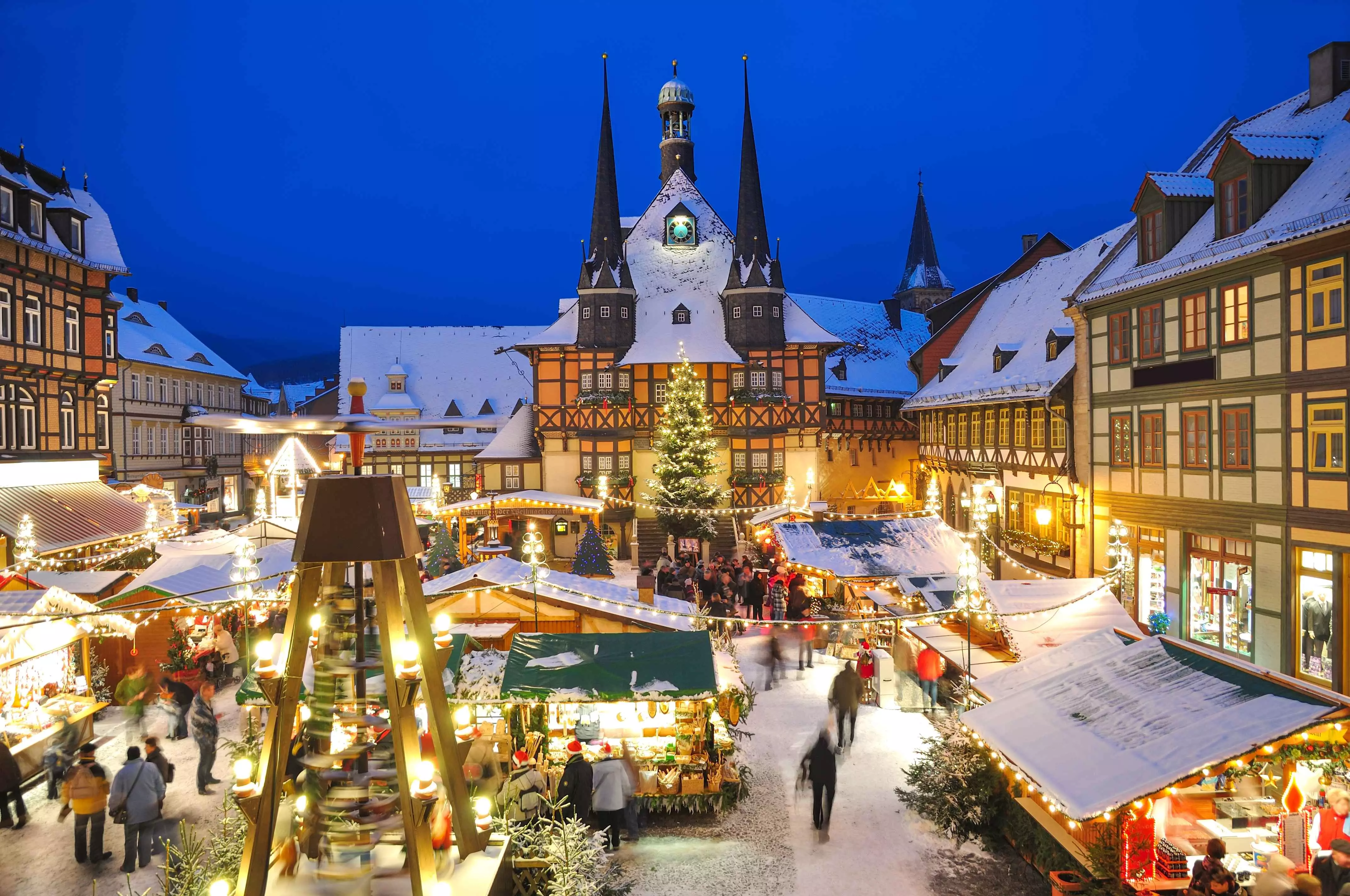 Main square filled with shoppers and market stalls