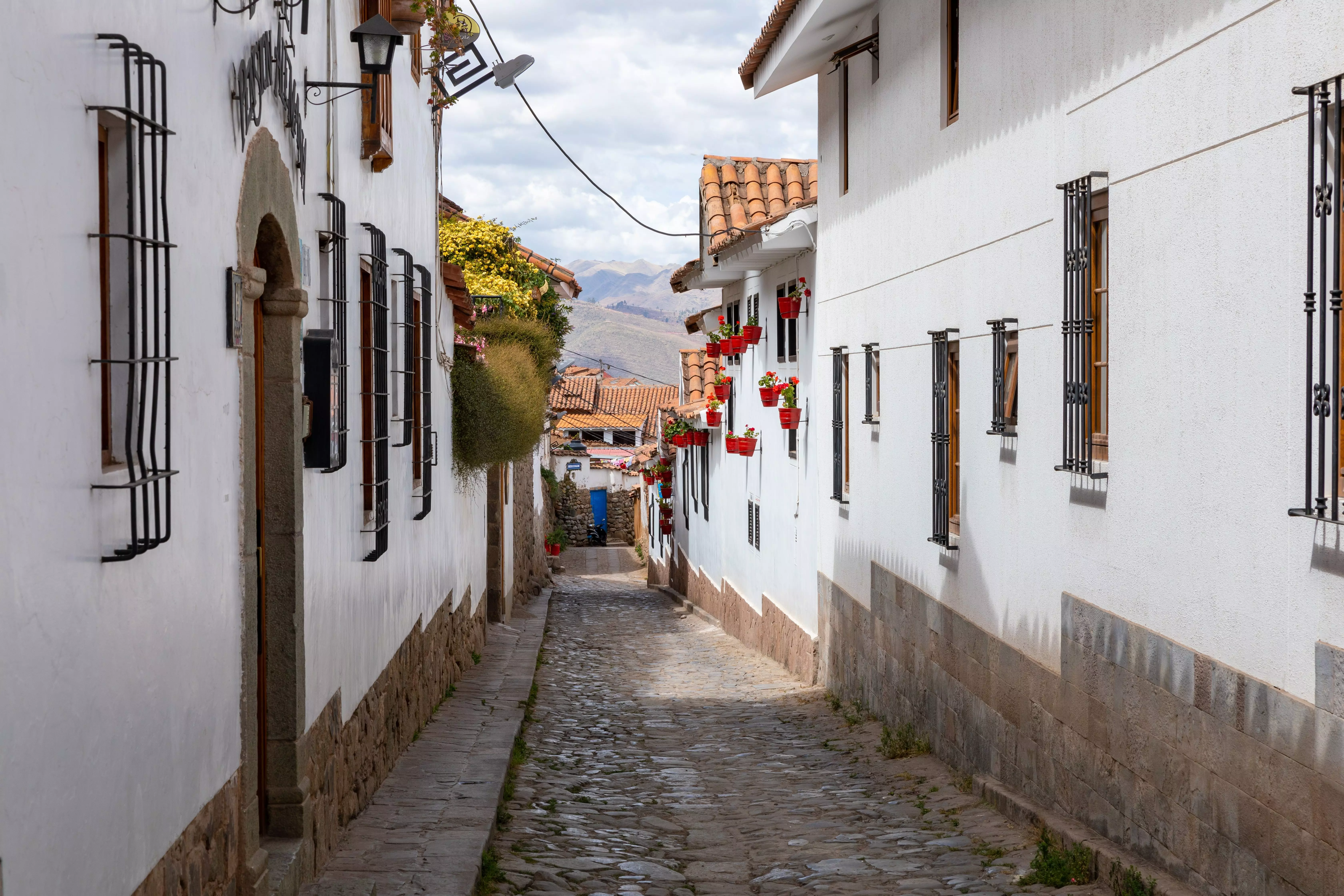 Whitewashed buildings of the boho San Blas neighbourhood in Cusco, Peru
