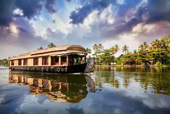 how to travel around India