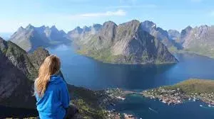 how to travel on your own as a woman