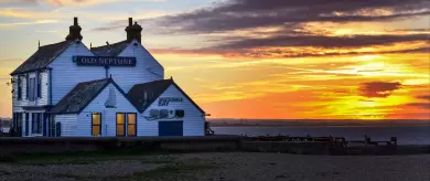 The 25 Best Pubs for a Seaside Pint in the UK