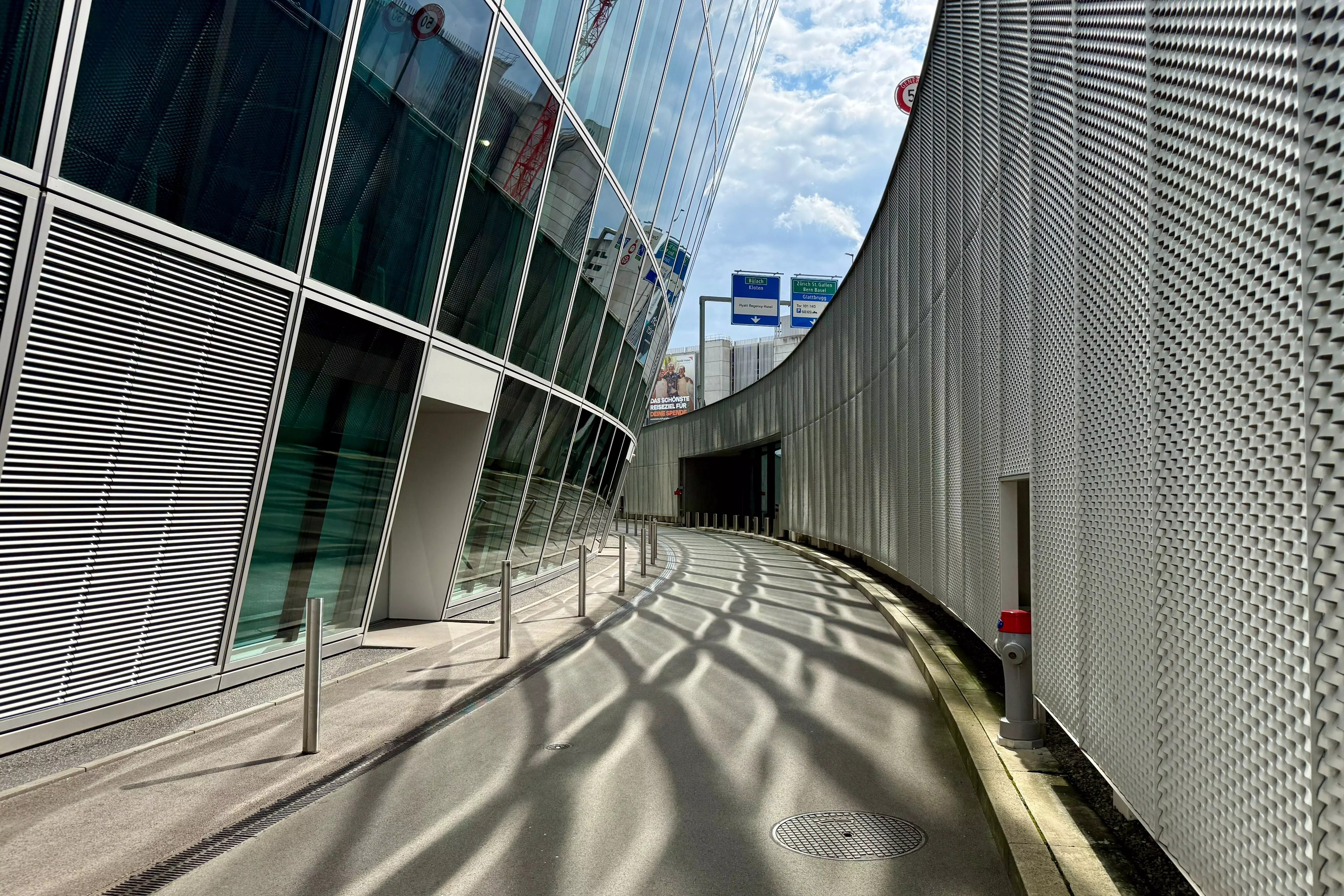 A convenient walking distance from the main airport terminal, Movenpick Zurich Airport is a great airport hotel.