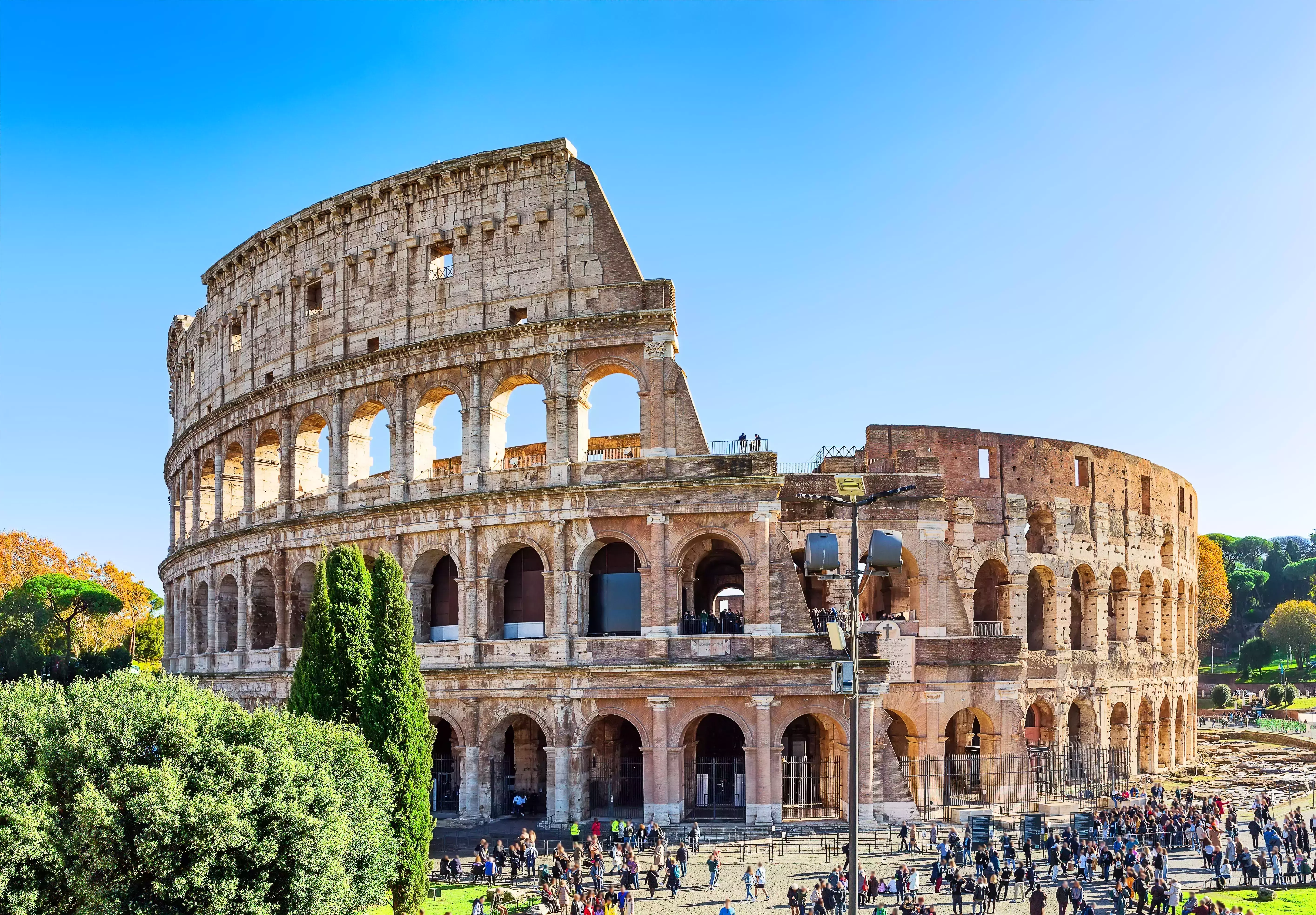 The Colosseum is a 20-minute drive from Rosa Italia Hotel 