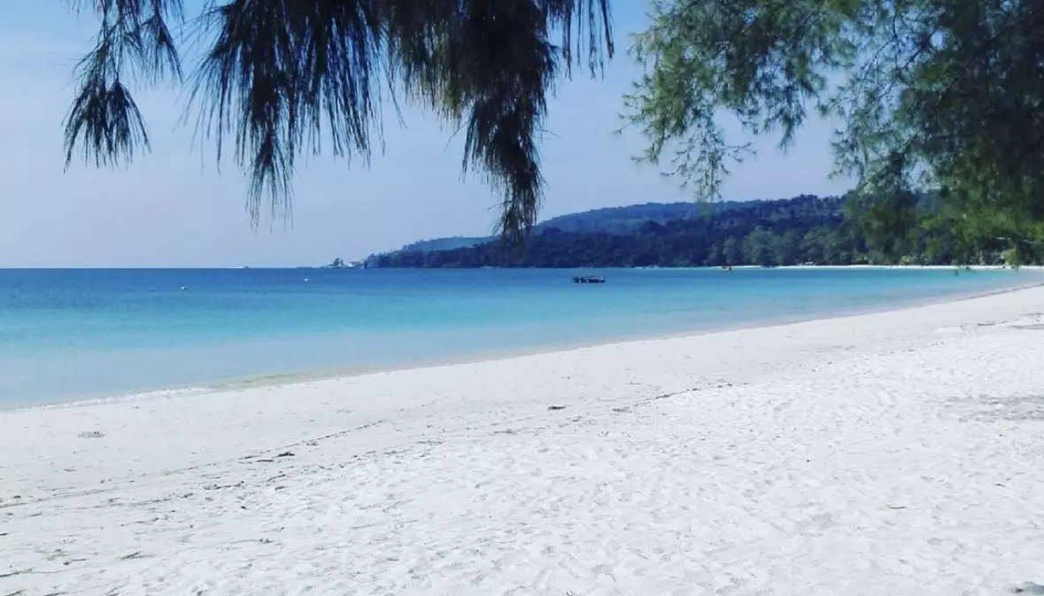 Long Set Resort is one of the best hotels near a bioluminescent beach in Cambodia.