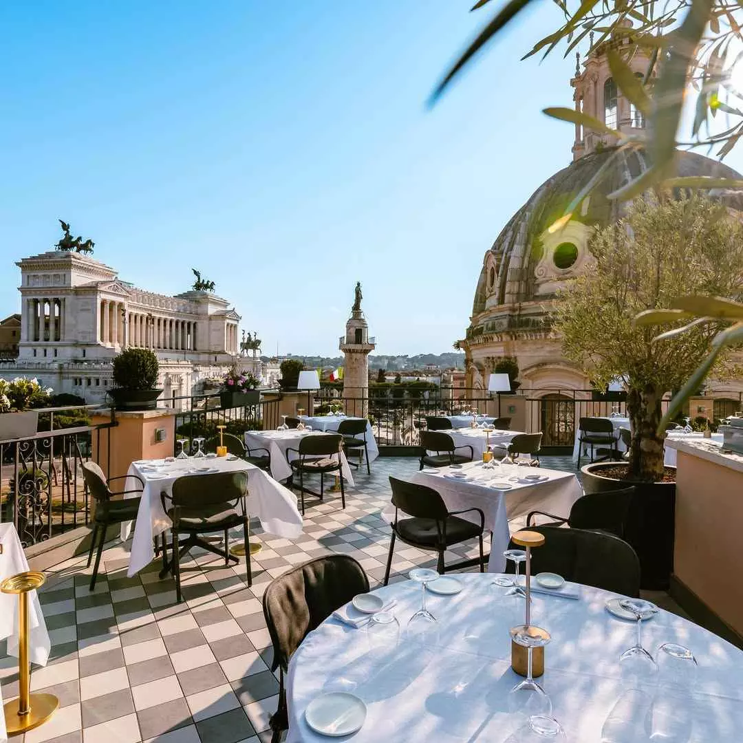 Oro Bistrot bar, with views of Piazza Venezia