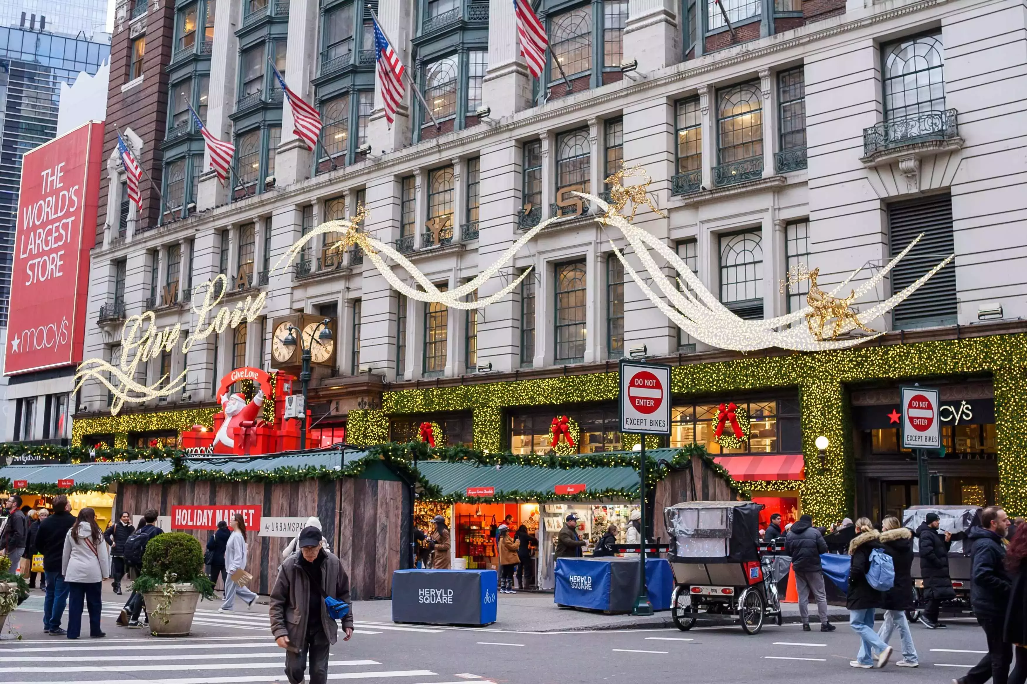 Macy&amp;amp;#039;s flagship store decorated with Christmas decorations and lights in New York City.