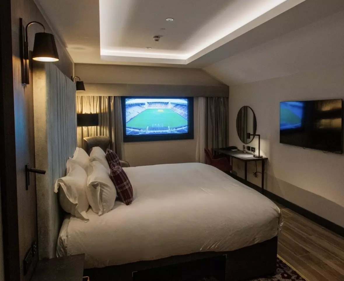 Built in Tynecastle Park Stadium and less than 20 minutes to Murrayfield, this is an ideal hotel stay.