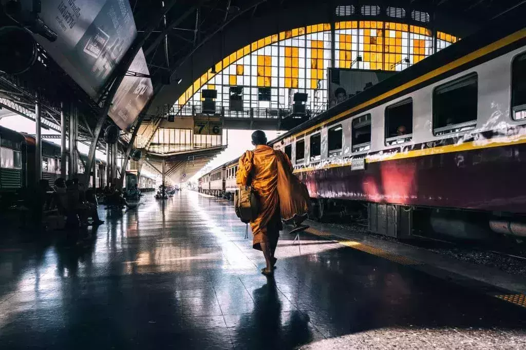 travelling thailand by train