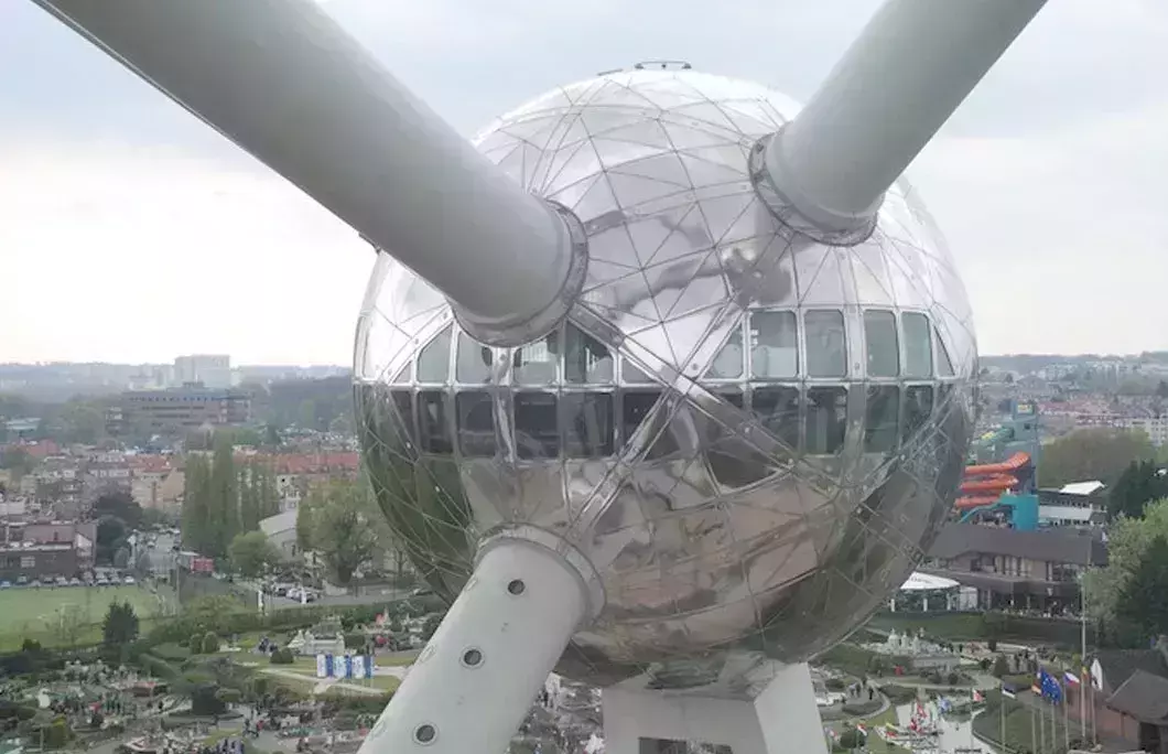 The Atomium represent one unit cell of pure iron