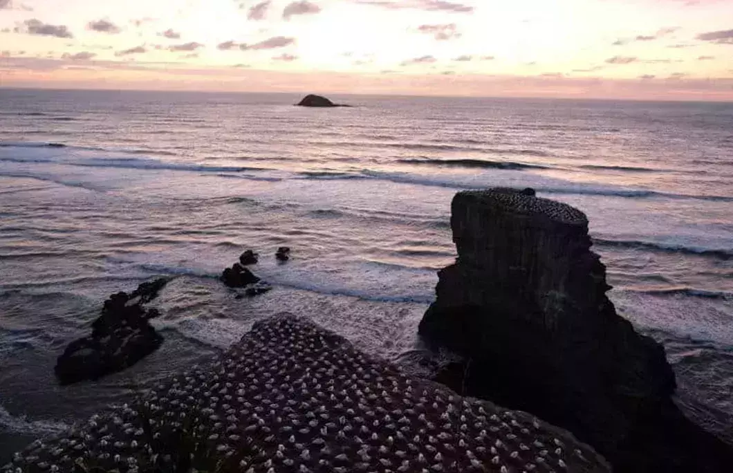You can walk between a major ocean and sea in less than four hours