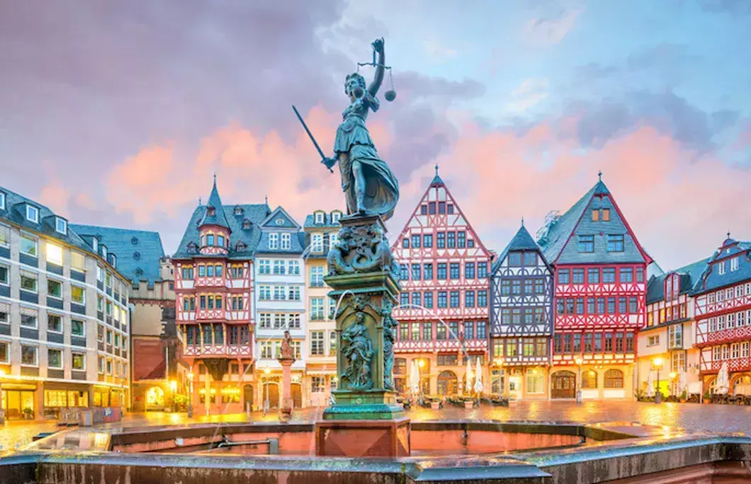 Frankfurt has a suffix ‘am Main’ for a reason