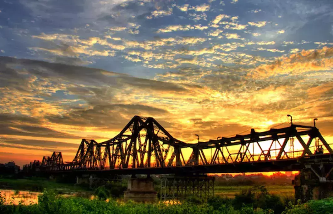 Long Bien Bridge has something in common with the Eiffel Tower…