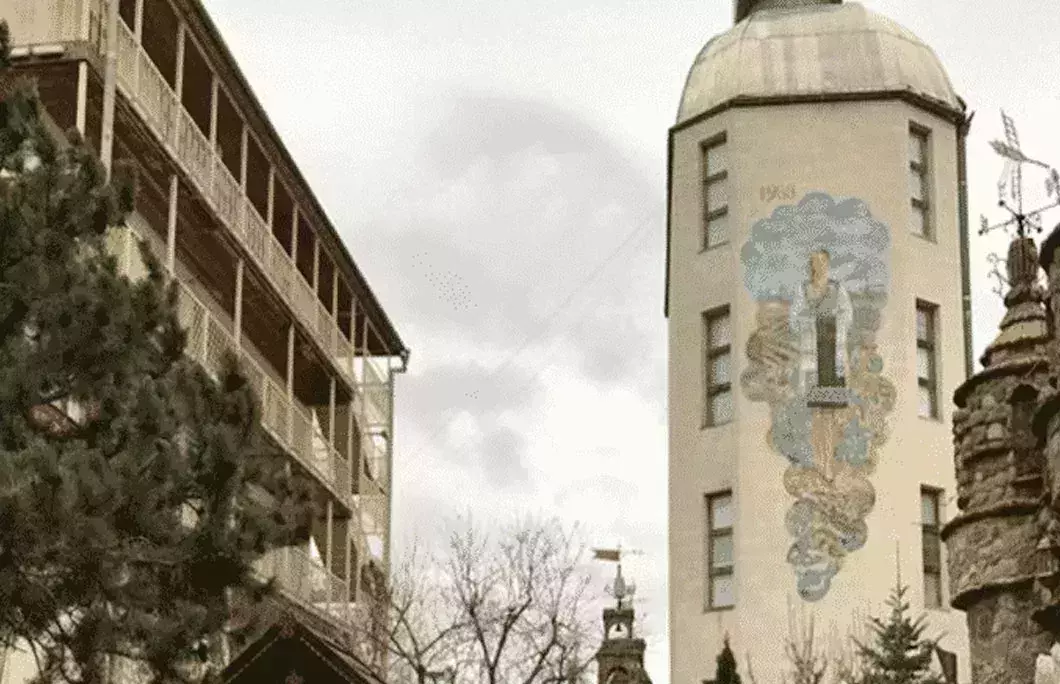 It&amp;amp;amp;amp;amp;amp;amp;amp;rsquo;s home to the world&amp;amp;amp;amp;amp;amp;amp;amp;rsquo;s largest bottle-shaped building