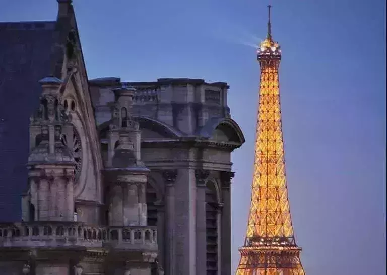 eiffel tower facts