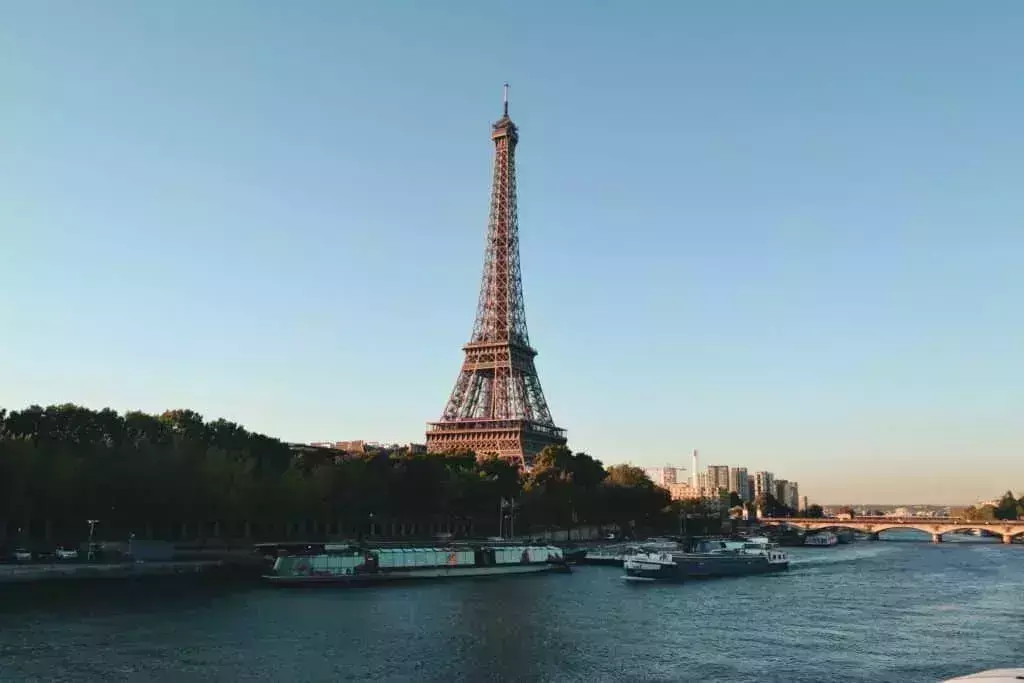 eiffel tower facts