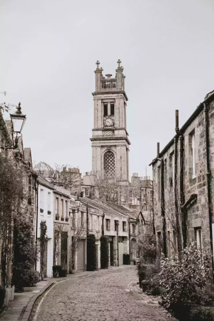 Beautiful Streets in Edinburgh, Scotland