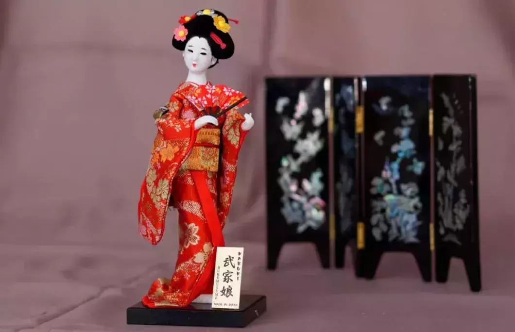 Visit The Dolls Art House