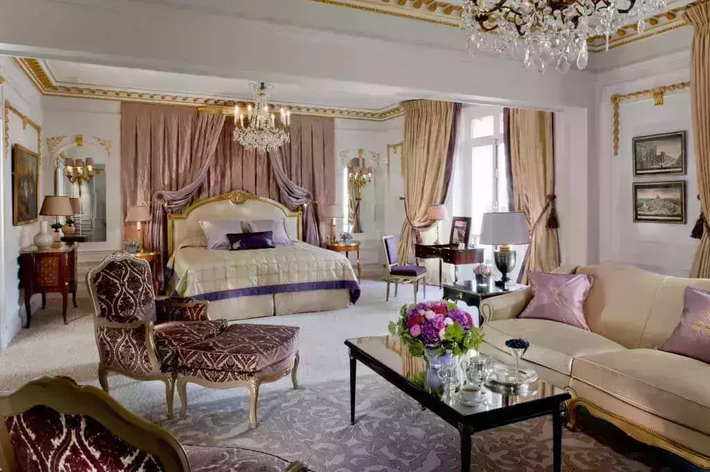 Ath&amp;amp;eacute;n&amp;amp;eacute;e Bedroom