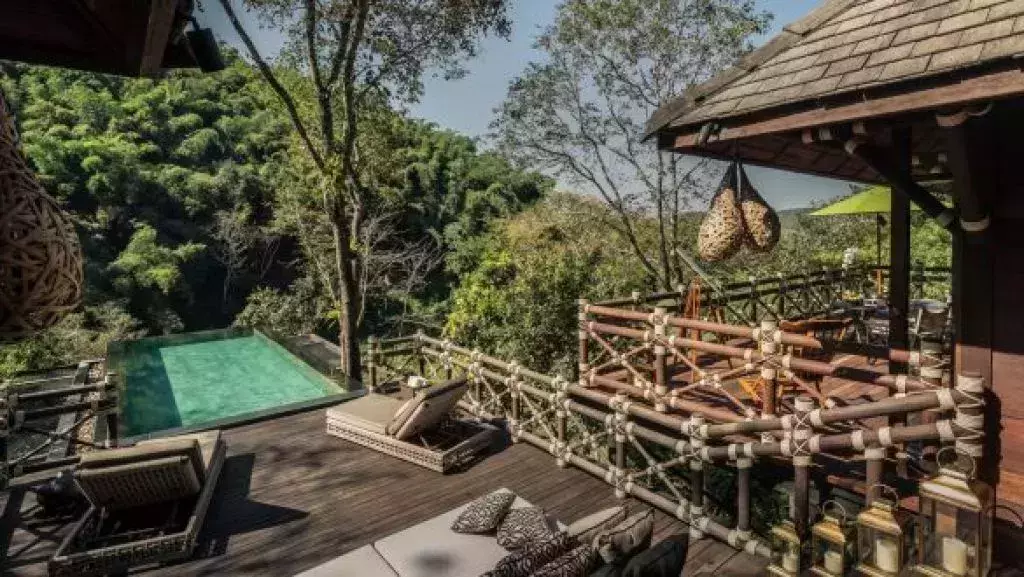 fantastic swimming pool in Tented Camp
