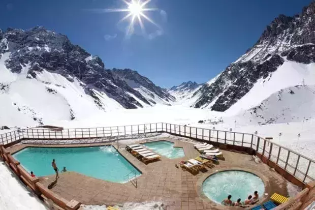 The outdoor hot tubs in Hotel Portillo