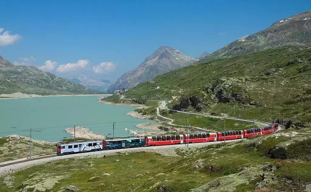 How to get from Milan to Lake Como