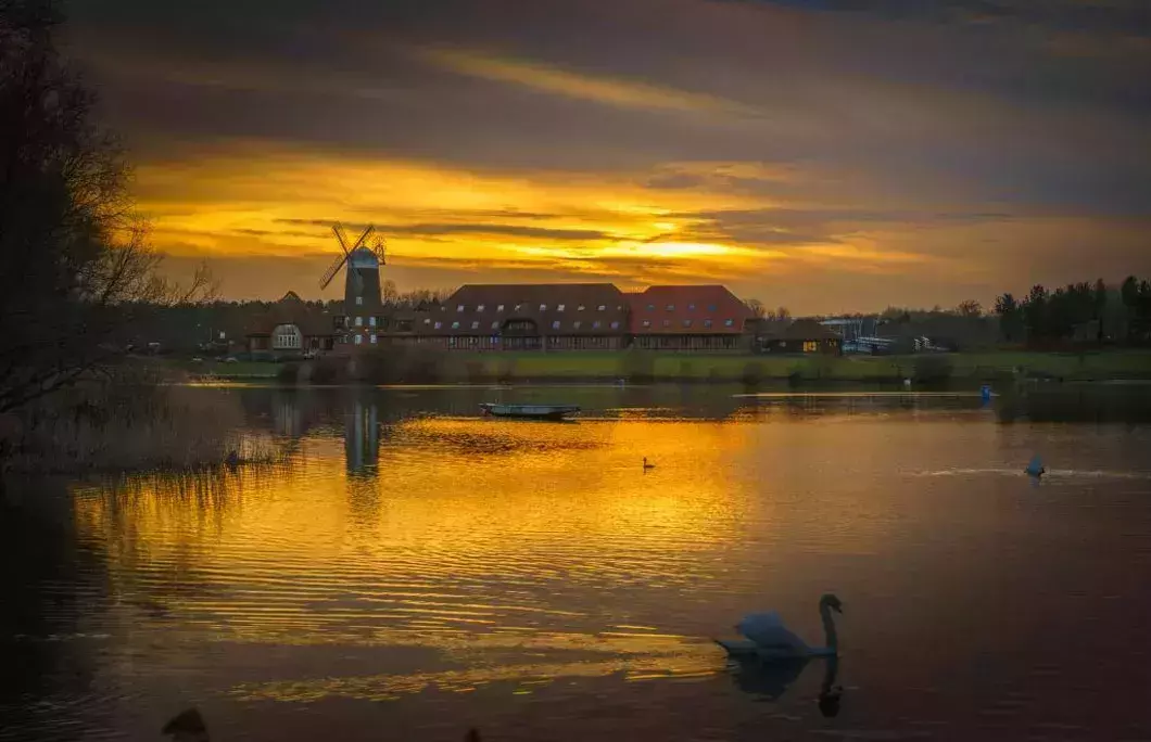 7. Caldecotte Lake
