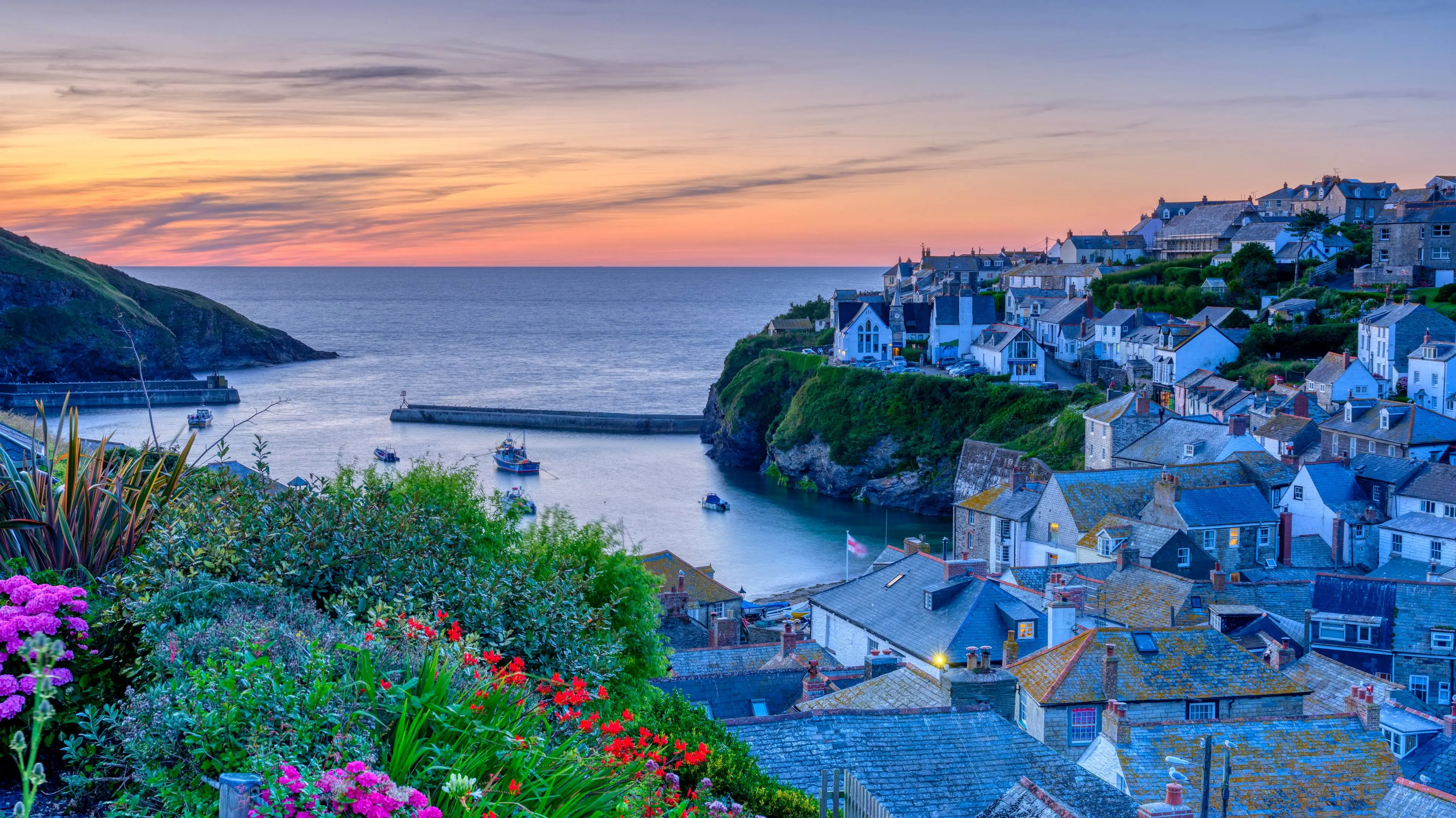 Port Isaac harbour and traditional cottages, Cornwall
