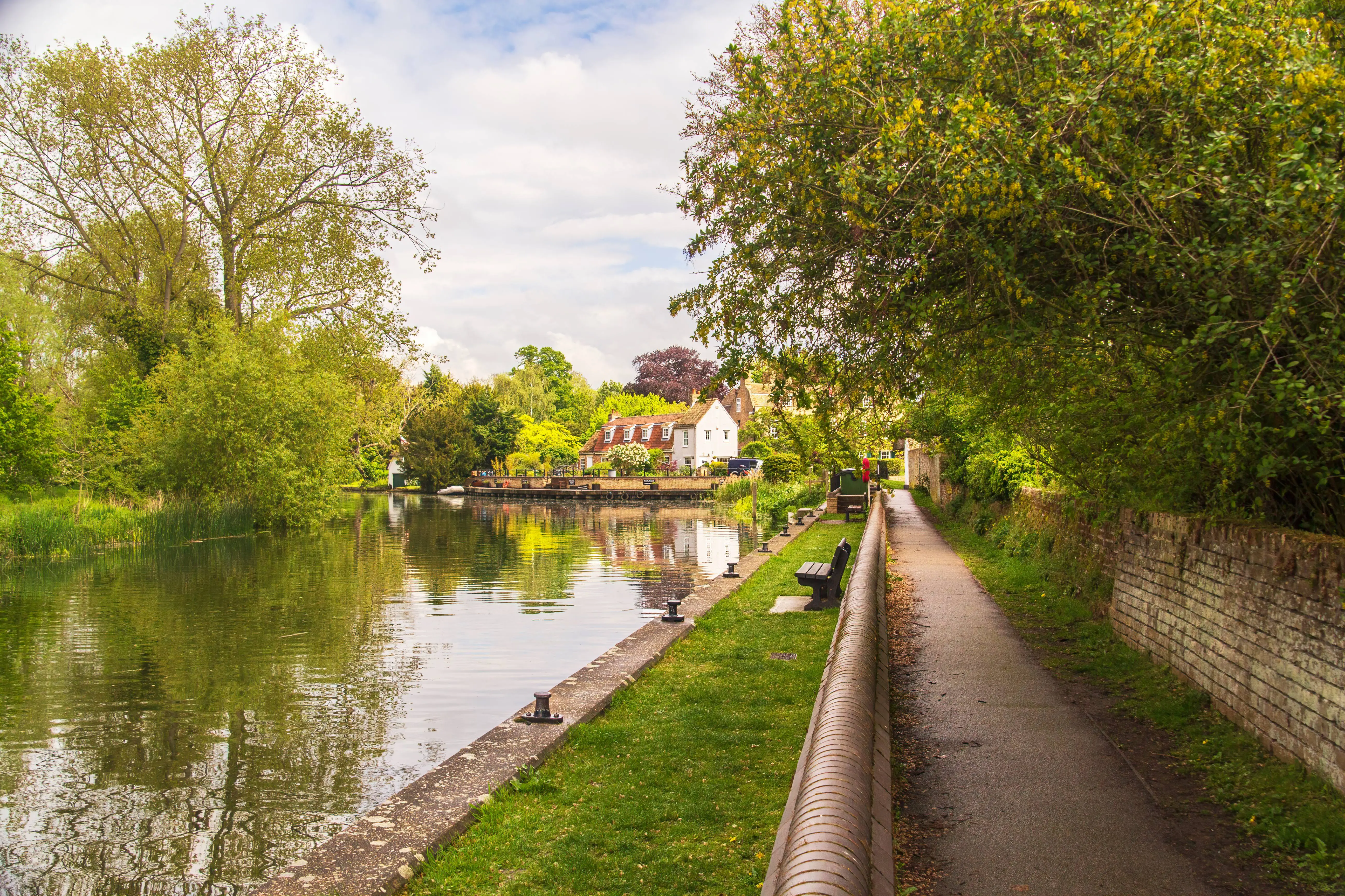 Hemingford Grey village beside the River Great Ouse