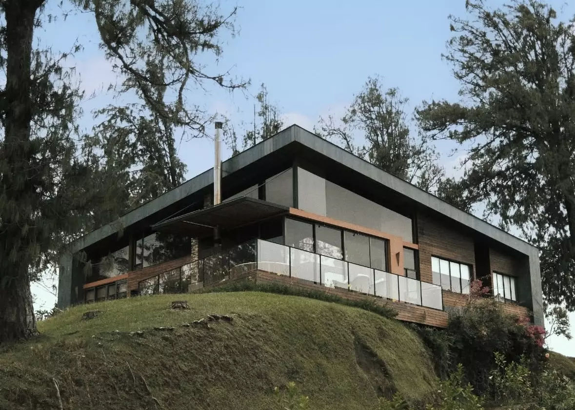 A perfect romantic Colombian hotel on the shores of Lake Guatap&eacute;.